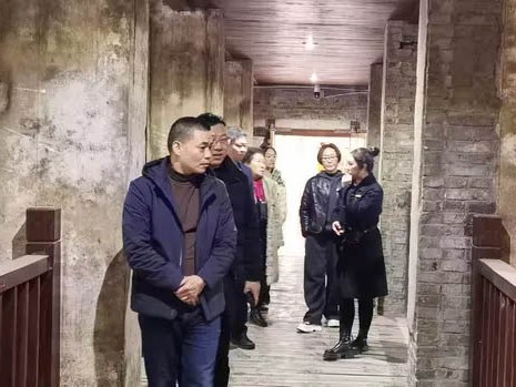 贵州省酒类产品质量检测院领导仁怀市妇联相关负责人考察京华酒庄